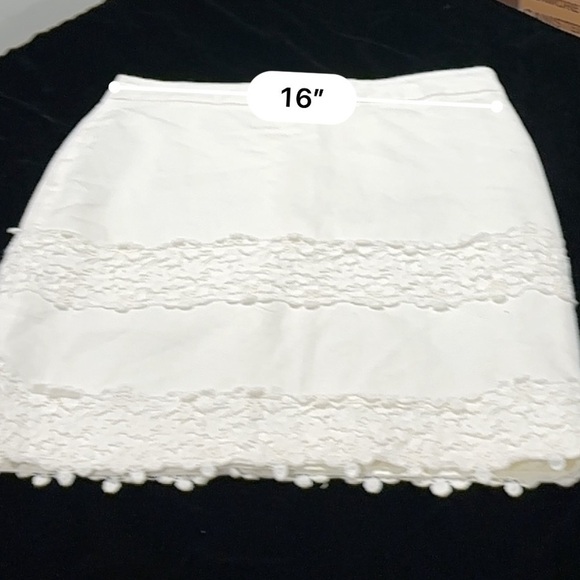 LOFT Embroidered White Lined Skirt w/Scalloped Hem size 8 - Picture 4 of 9